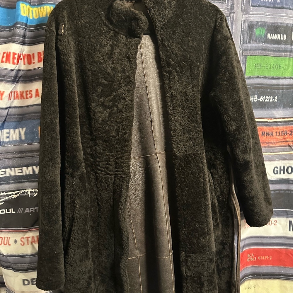 CLOSET CLOSING Elegant Black Shearling Coat